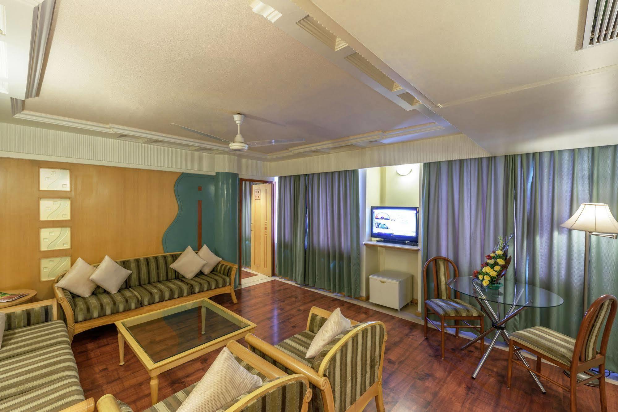 Comfort Inn President Near Ahmedabad Junction Station Kültér fotó