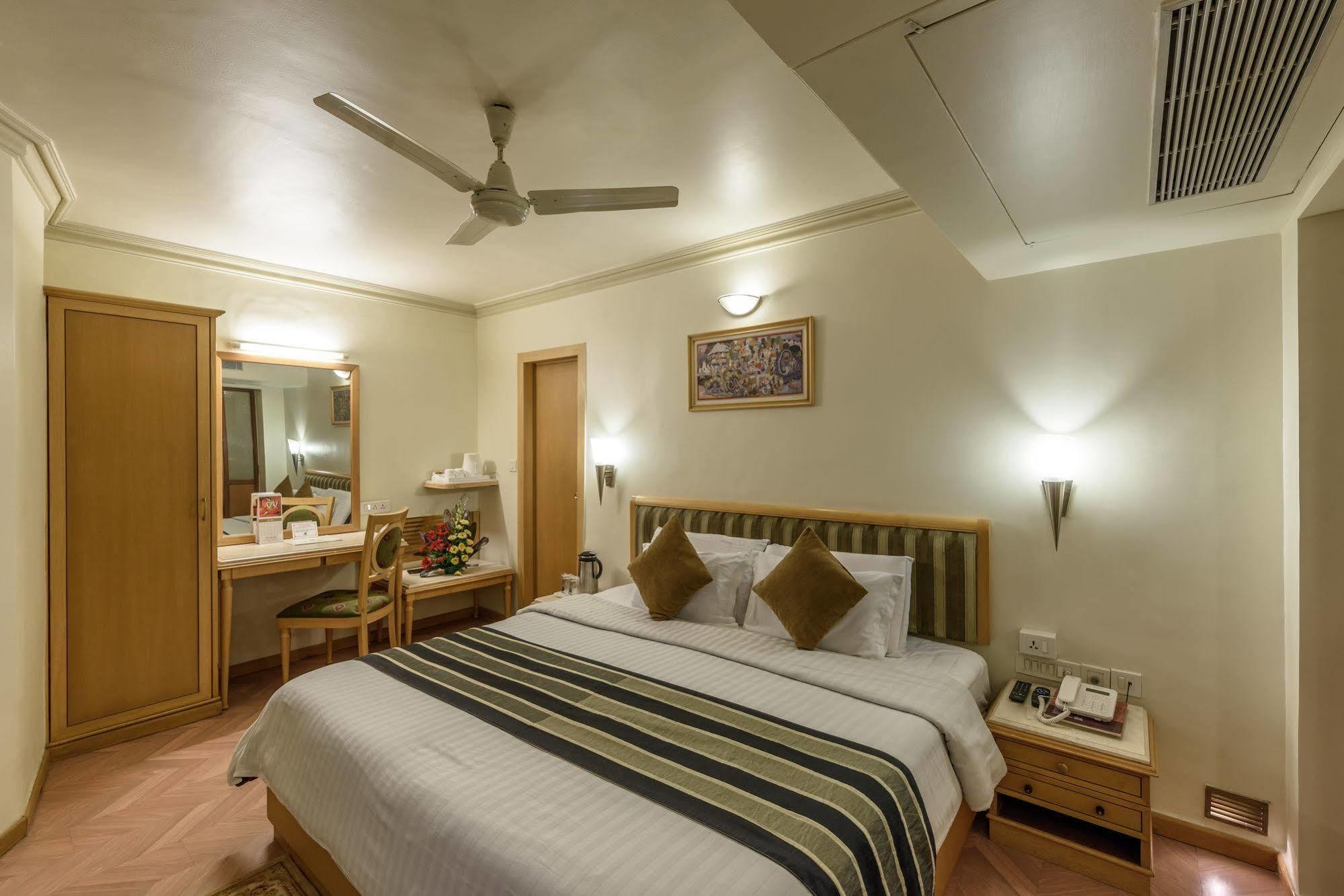Comfort Inn President Near Ahmedabad Junction Station Kültér fotó