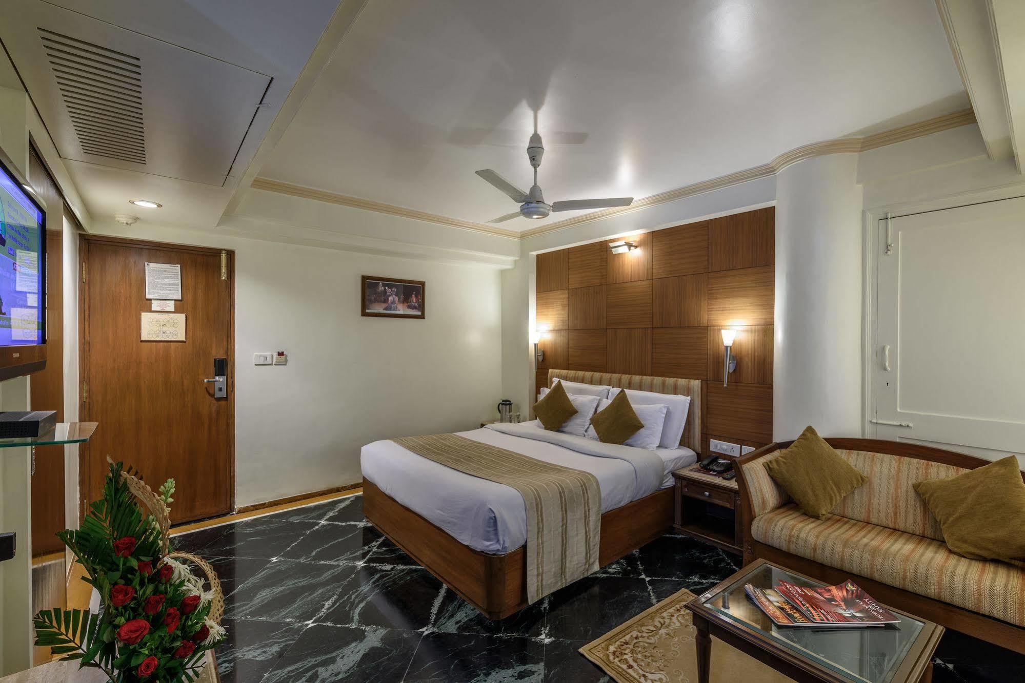 Comfort Inn President Near Ahmedabad Junction Station Kültér fotó