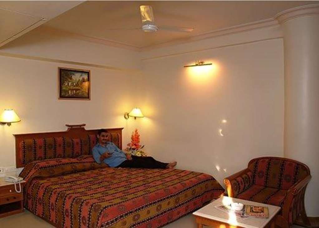 Comfort Inn President Near Ahmedabad Junction Station Szoba fotó